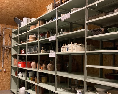 Inventarisierung von Objekten aus den Sammlungsbereichen „Handwerk“ und „Heimtextilien“ des Weinviertler Museumsdorfs Niedersulz